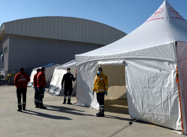 Sınır kapılarında alınan sıkı tedbirler titizlikle sürdürülüyor